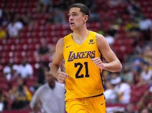 夏联神器！斯威德三分9中6空砍全场最高22分外加10板 正负值+14