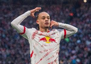 记者：西蒙斯被允许缺席莱比锡训练，热刺和切尔西正在竞争签下他