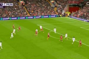 不在状态！萨拉赫停球调整后瞄近角打偏，身旁维尔茨等着回传