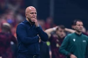 对手球迷嘲讽斯洛特将下课，记者：他面临执教利物浦以来最大考验