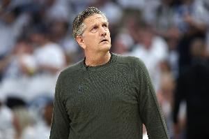 芬奇:我们补防做得不好 对手得分太轻松必须拿出更强防守抵抗力