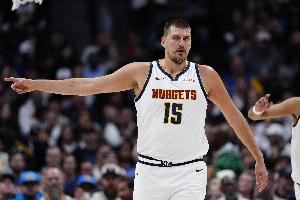 轻轻松松!约基奇半场9中6拿下14分5板7助 首节11分