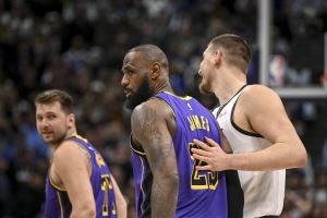 肯尼：詹姆斯复出后就像有三个约基奇一起打球 那样效率太低了